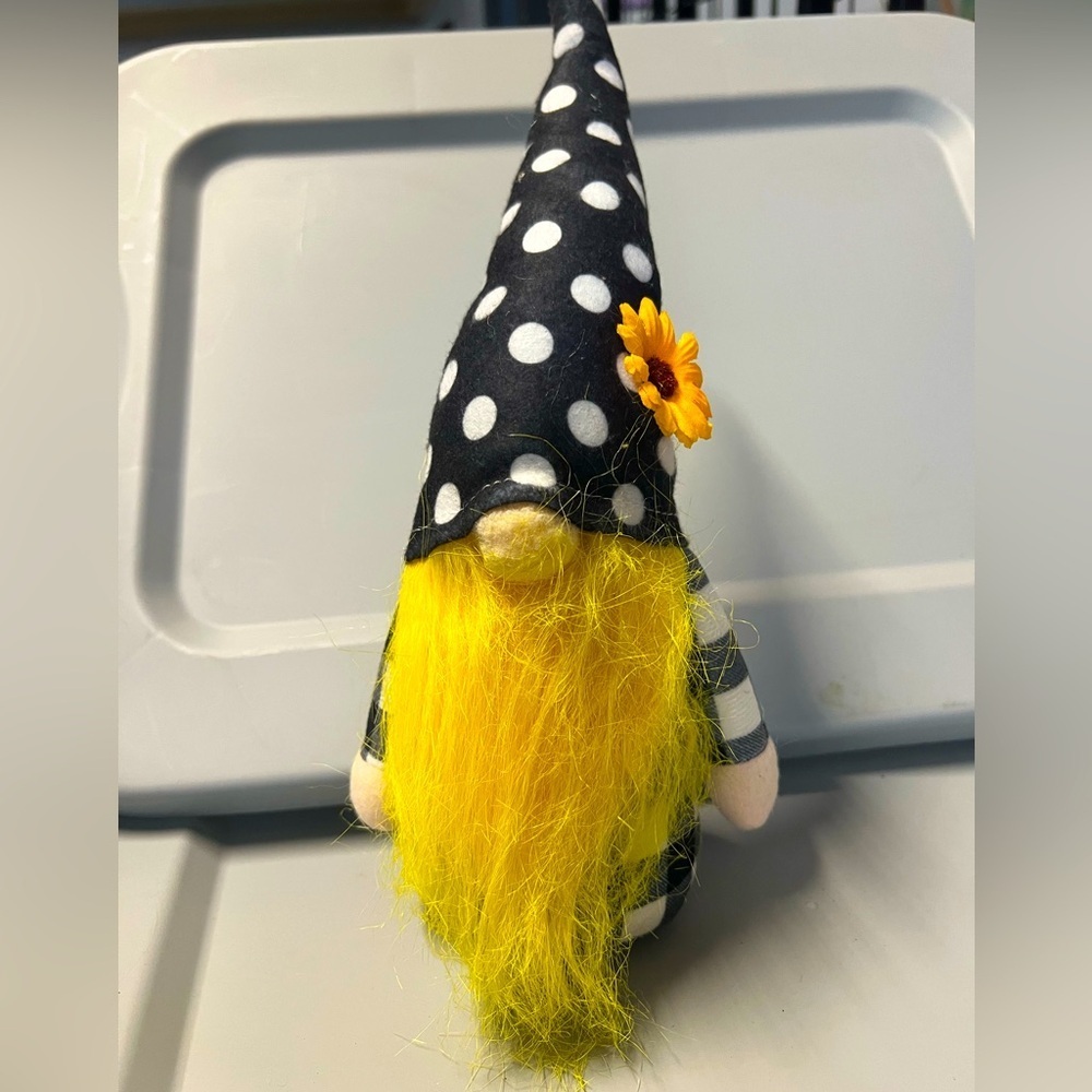 Gnome. 6-8” tall